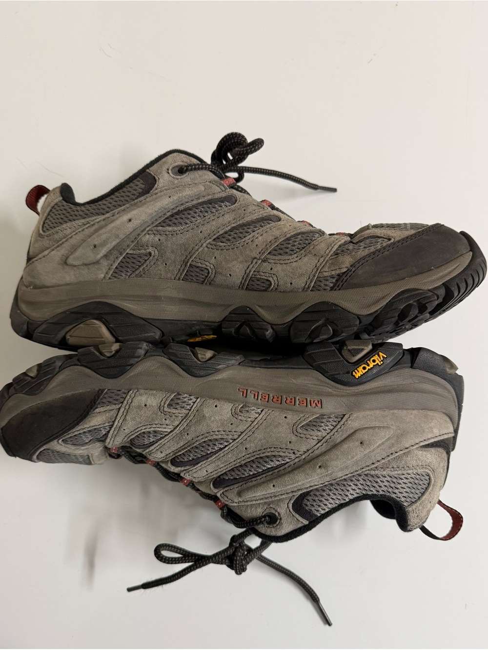 Merrell Men's Gray and Black Trail Sneakers with Red Accents - Picture 7 of 10